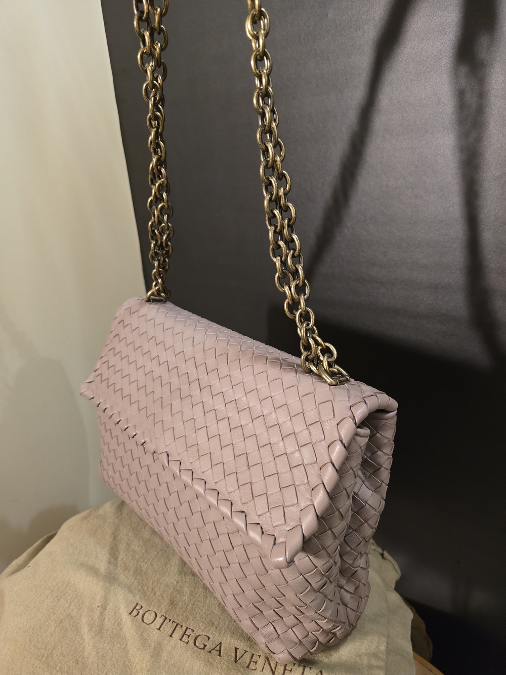 💯 Authentic Bottega Veneta Mauve Intrecciato Leather Bag Gold Chain w/COA - Picture 14 of 16